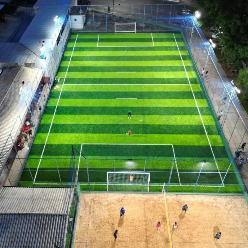 Campo de futebol grama artificial